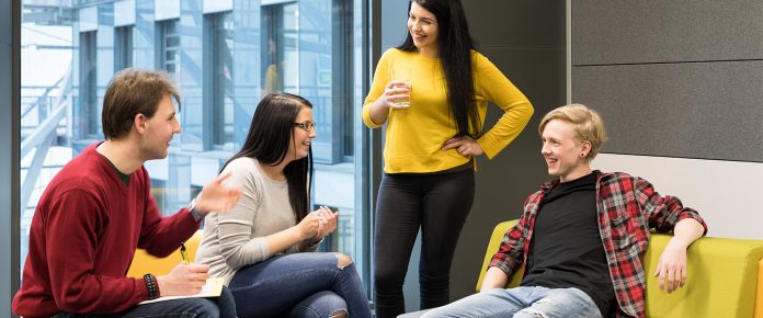 1956_16-Lehrlingsinitiative_Gruppe_1440x600px_Header_Lehrlinge